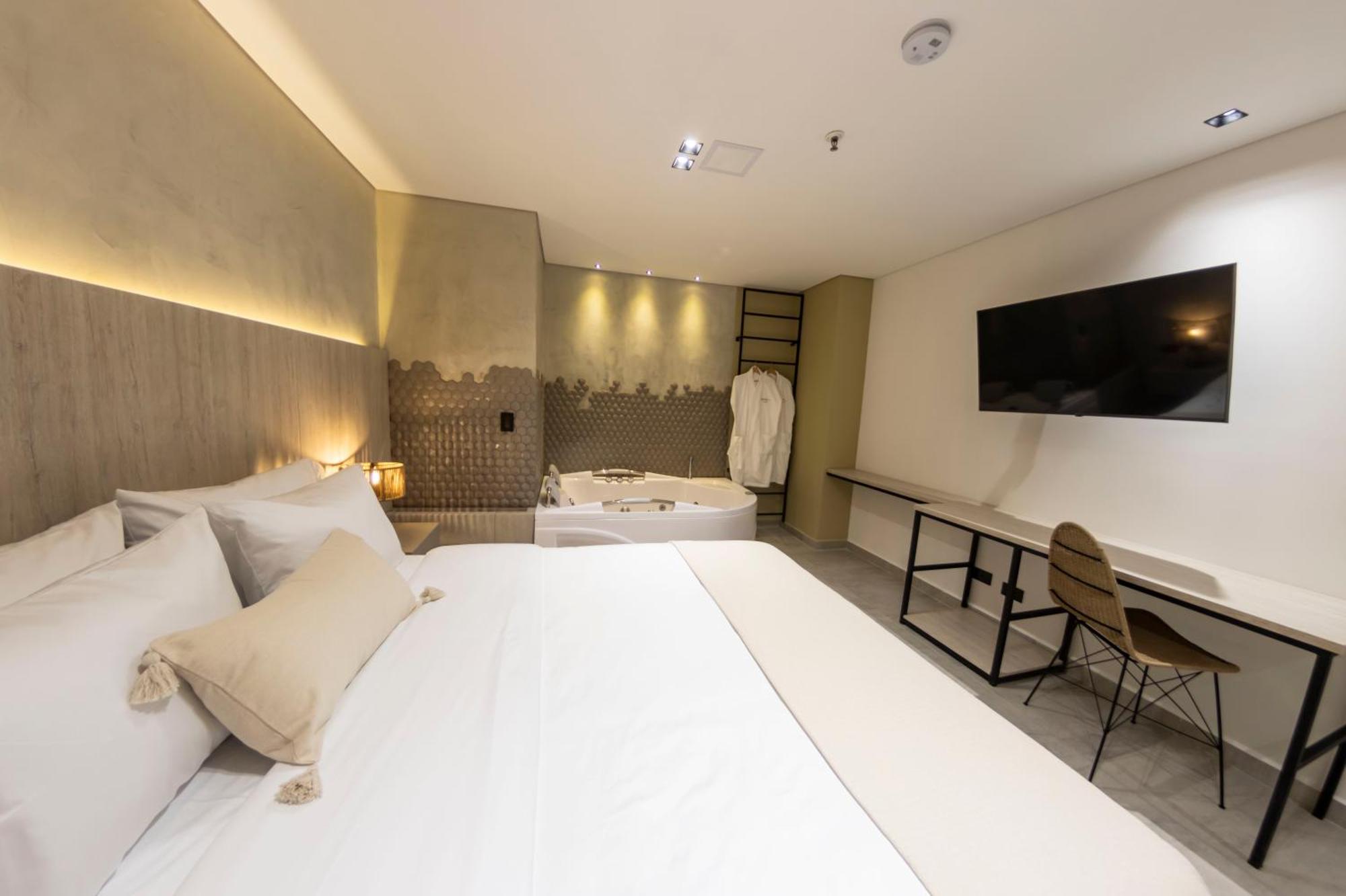 Sonata 44 Hotel Laureles Medellín Buitenkant foto