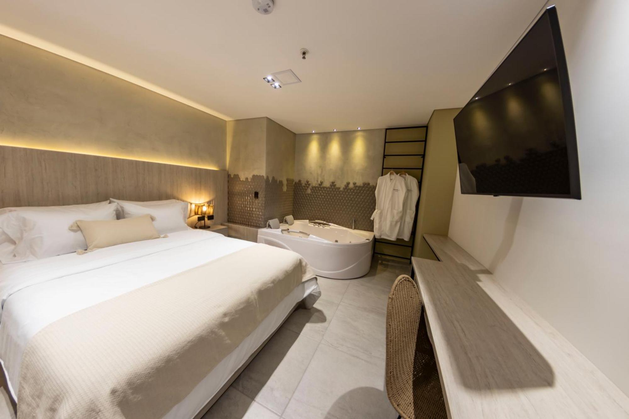 Sonata 44 Hotel Laureles Medellín Buitenkant foto